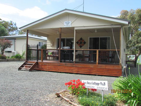 Lazy Days Cottage - Victor Harbor - eAccommodation 0