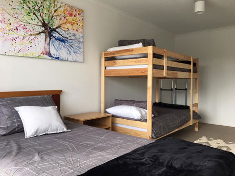 Windsor Gardens Home - eAccommodation 4