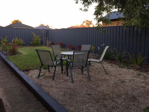 Windsor Gardens Home - eAccommodation 15