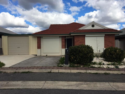 Windsor Gardens Home - eAccommodation 17