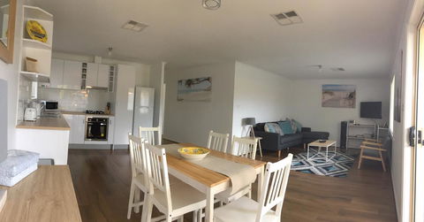 Windsor Gardens Home - eAccommodation 9
