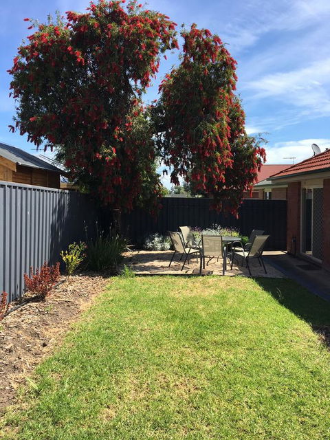 Windsor Gardens Home - eAccommodation 13