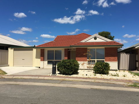 Windsor Gardens Home - eAccommodation 18
