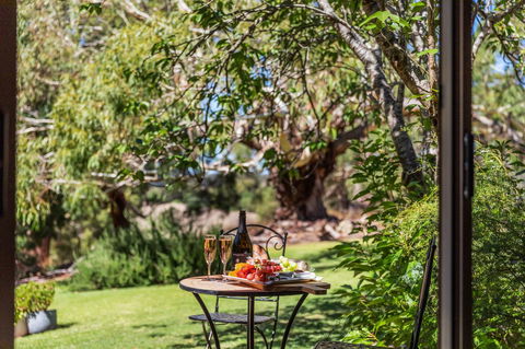Adelaide Hills Retreats - eAccommodation 12
