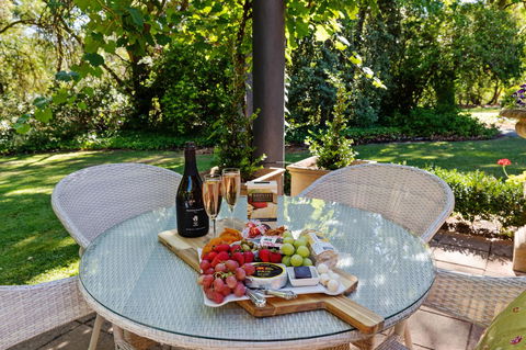 Adelaide Hills Retreats - eAccommodation 14