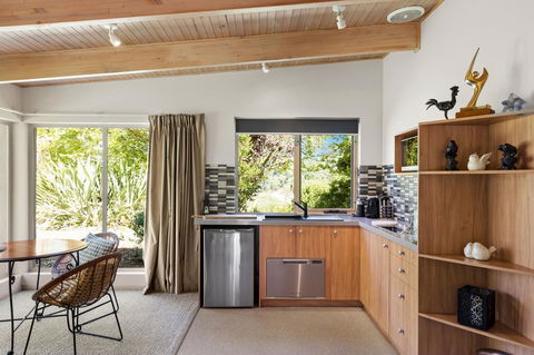 Adelaide Hills Retreats - eAccommodation 24