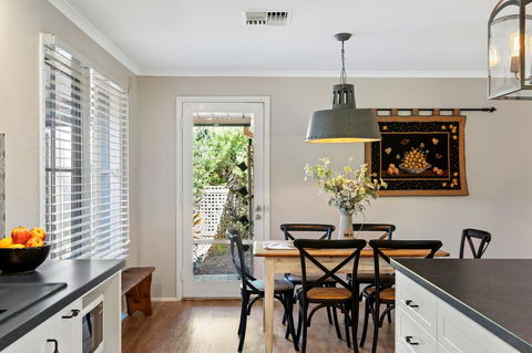 Adelaide Hills Retreats - eAccommodation 8