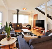 Hudson Bay  Basin View-Pet Friendly-15 Mins to Hyams Beach - eAccommodation