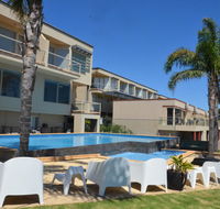 The Bluff Resort Apartments - eAccommodation