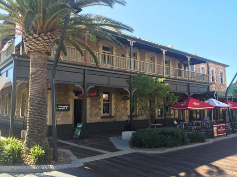 Grosvenor Hotel - eAccommodation 13