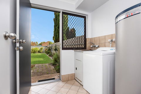 Sorrento - Aldinga Beach - eAccommodation 1