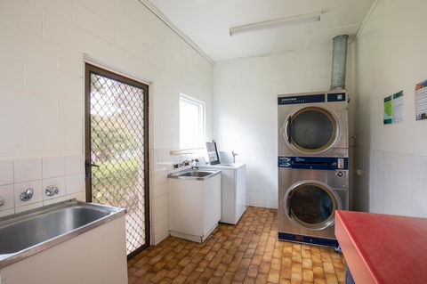 Blue Lake Holiday Park - eAccommodation 11