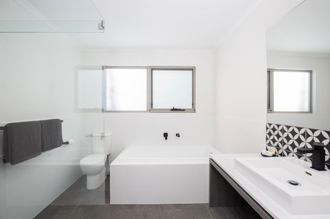 Blue Lake Holiday Park - eAccommodation 26
