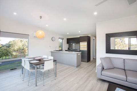 Blue Lake Holiday Park - eAccommodation 21