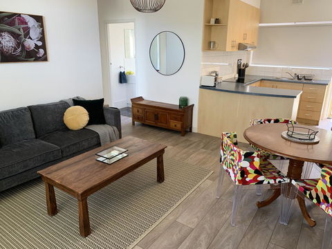 Sunshine Four - eAccommodation 0