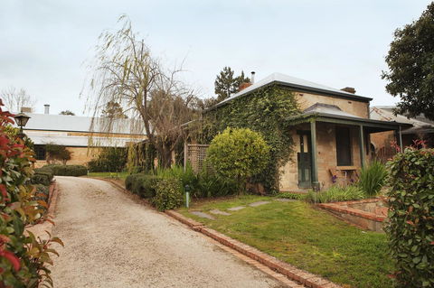 The Rising Sun Hotel - eAccommodation 9