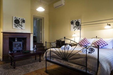 The Rising Sun Hotel - eAccommodation 11