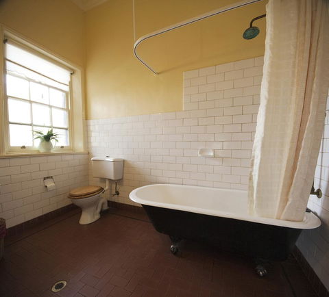 The Rising Sun Hotel - eAccommodation 7