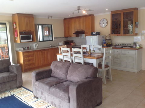 Breakaway Farmstay - eAccommodation 3