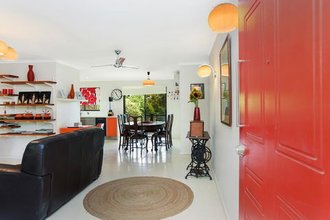 Red Door - eAccommodation 0