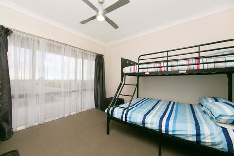 Gizmos Retreat - eAccommodation 5