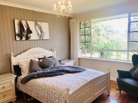 Stunning House With Beautiful Entertainment Area!! - eAccommodation 2