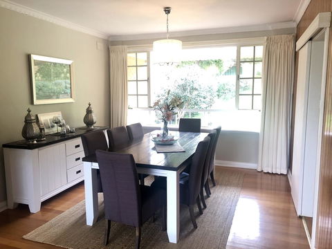Stunning House With Beautiful Entertainment Area!! - eAccommodation 6