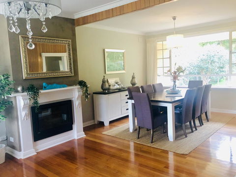 Stunning House With Beautiful Entertainment Area!! - eAccommodation 4