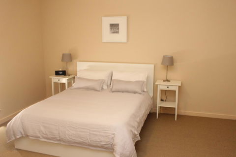The Lighthouse - Beachfront Accommodation - eAccommodation 8