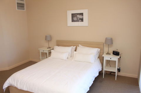 The Lighthouse - Beachfront Accommodation - eAccommodation 6