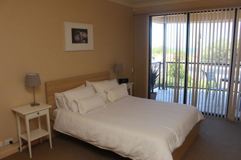 The Lighthouse - Beachfront Accommodation - eAccommodation 1