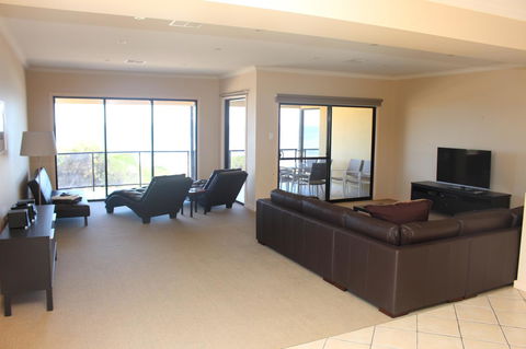 The Lighthouse - Beachfront Accommodation - eAccommodation 2