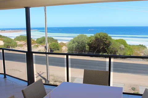 The Lighthouse - Beachfront Accommodation - eAccommodation 9