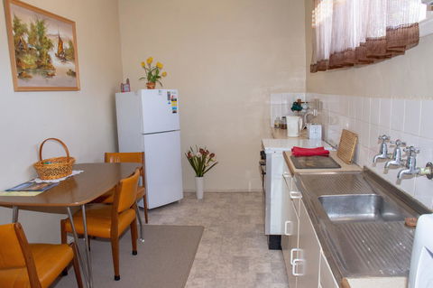 Kimba Units - eAccommodation 6