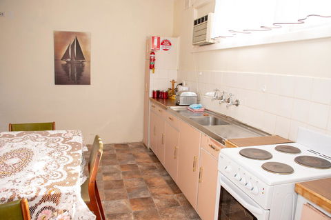 Kimba Units - eAccommodation 15