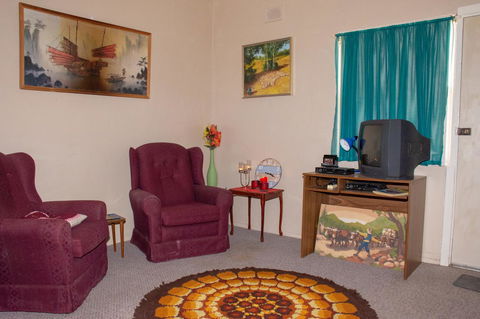 Kimba Units - eAccommodation 9