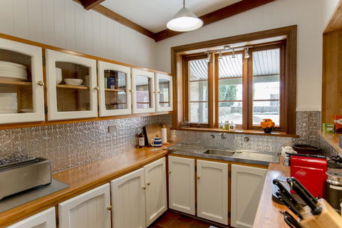 Grand Cru Estate Homestead - eAccommodation 6