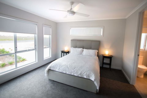 Wellington Lake Retreat - eAccommodation 10