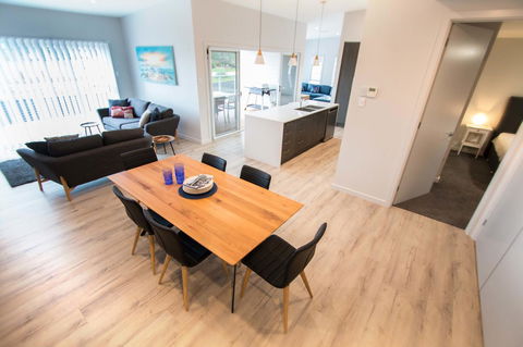 Wellington Lake Retreat - eAccommodation 0