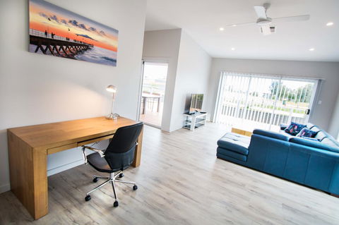 Wellington Lake Retreat - eAccommodation 7