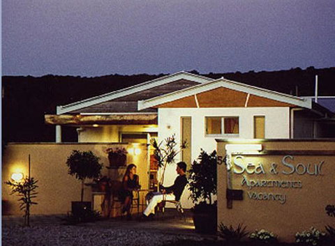 Sea & Soul Beachside Apartments - eAccommodation 6