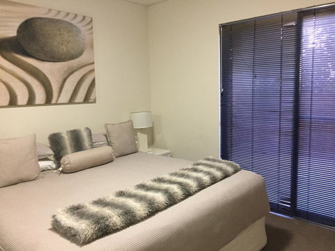 Parklane Apartments - eAccommodation 8