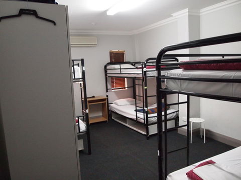 The Emperors Crown Hostel - eAccommodation 4