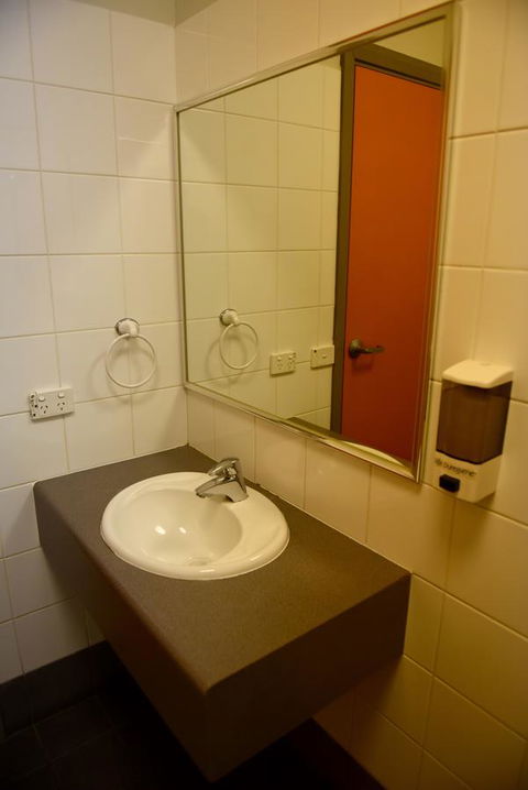 The Emperors Crown Hostel - eAccommodation 36