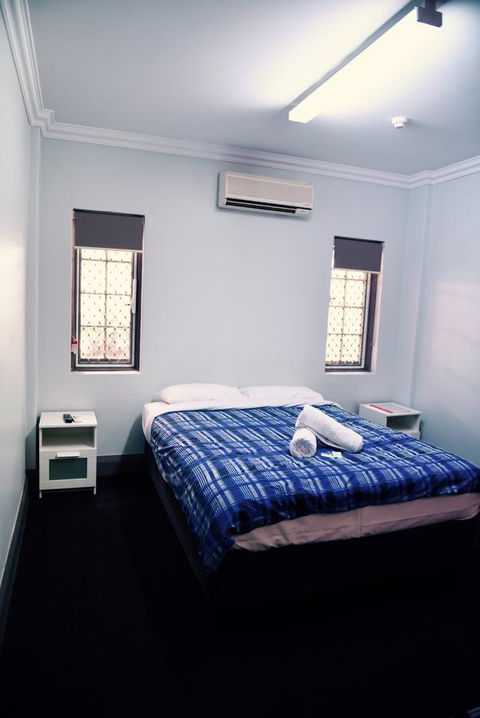 The Emperors Crown Hostel - eAccommodation 27