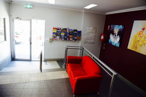 The Emperors Crown Hostel - eAccommodation 19