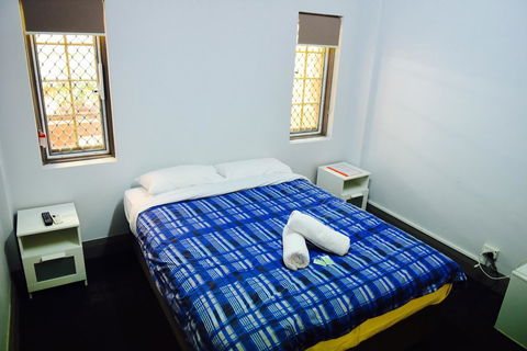 The Emperors Crown Hostel - eAccommodation 13