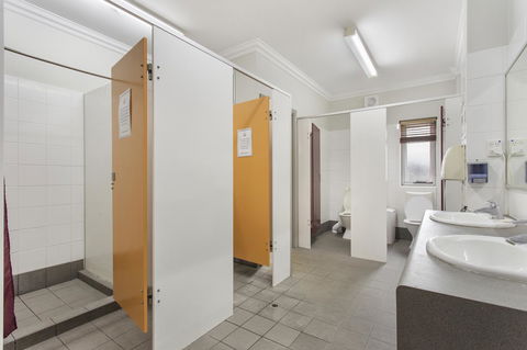 The Emperors Crown Hostel - eAccommodation 25
