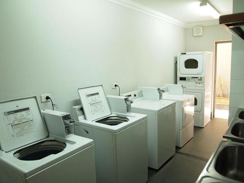 The Emperors Crown Hostel - eAccommodation 44