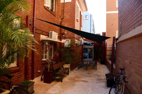 The Emperors Crown Hostel - eAccommodation 10